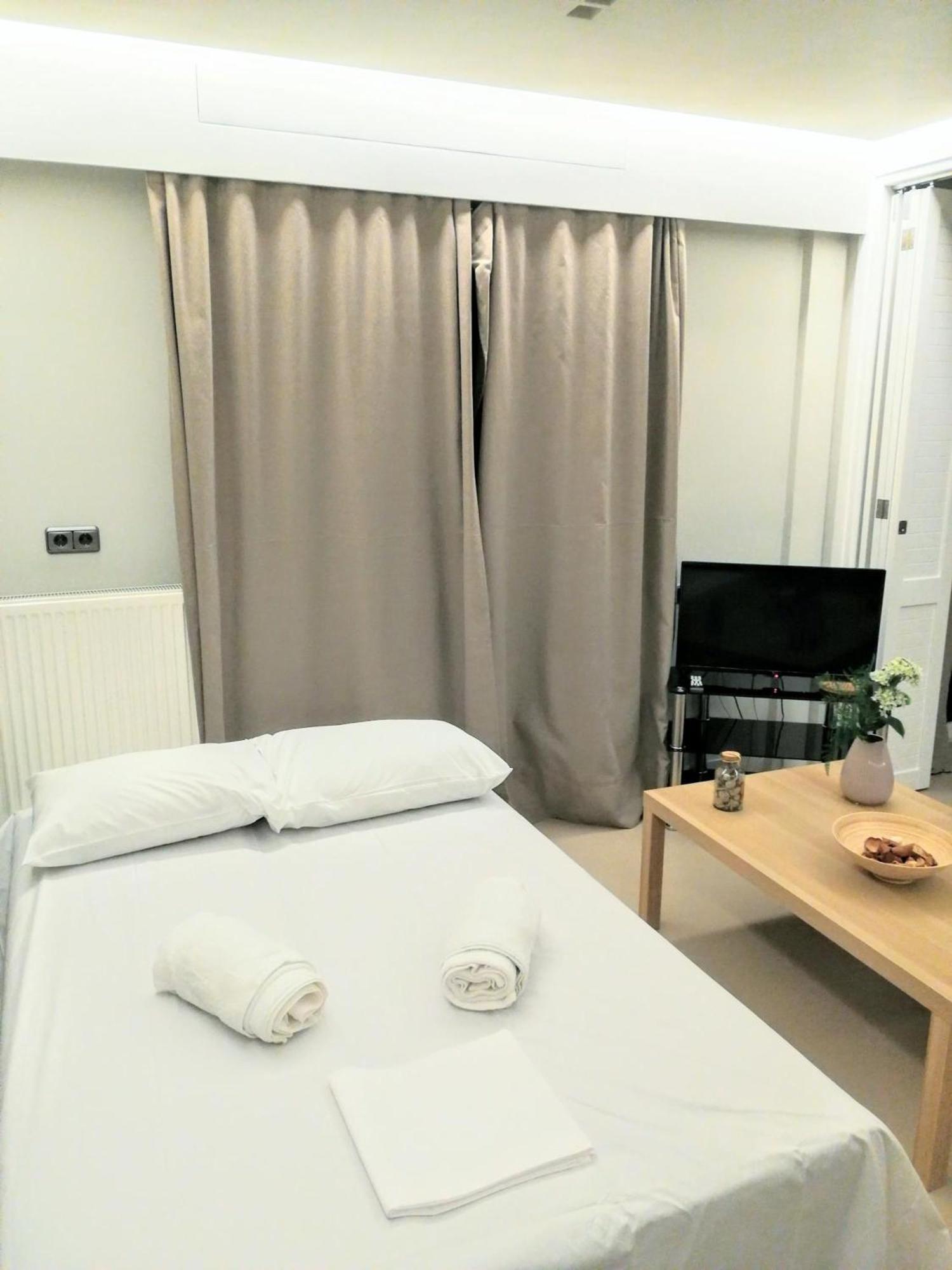 Luxurious Minimal Apartment In Acropolis Atene Esterno foto