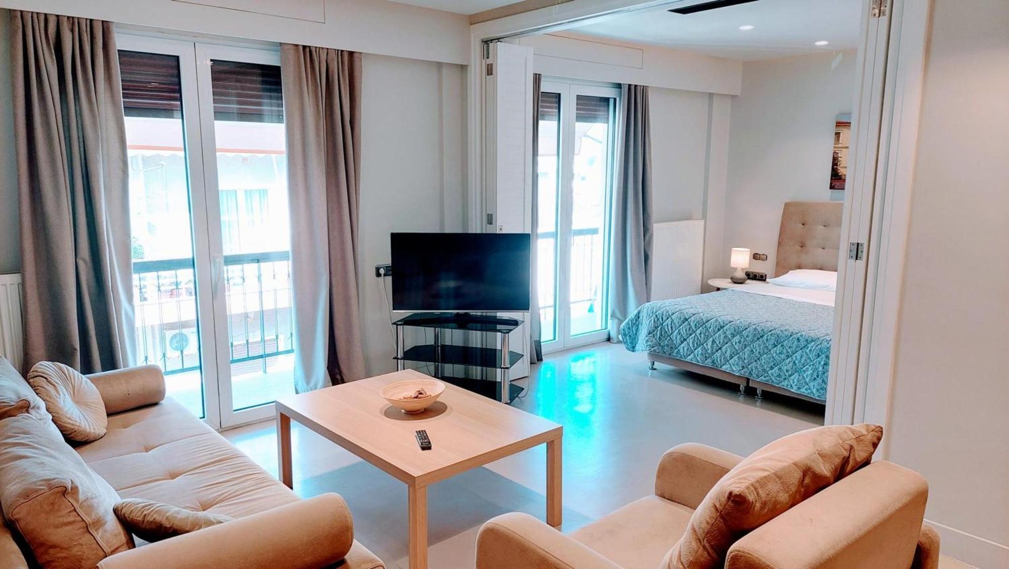 Luxurious Minimal Apartment In Acropolis Atene Esterno foto
