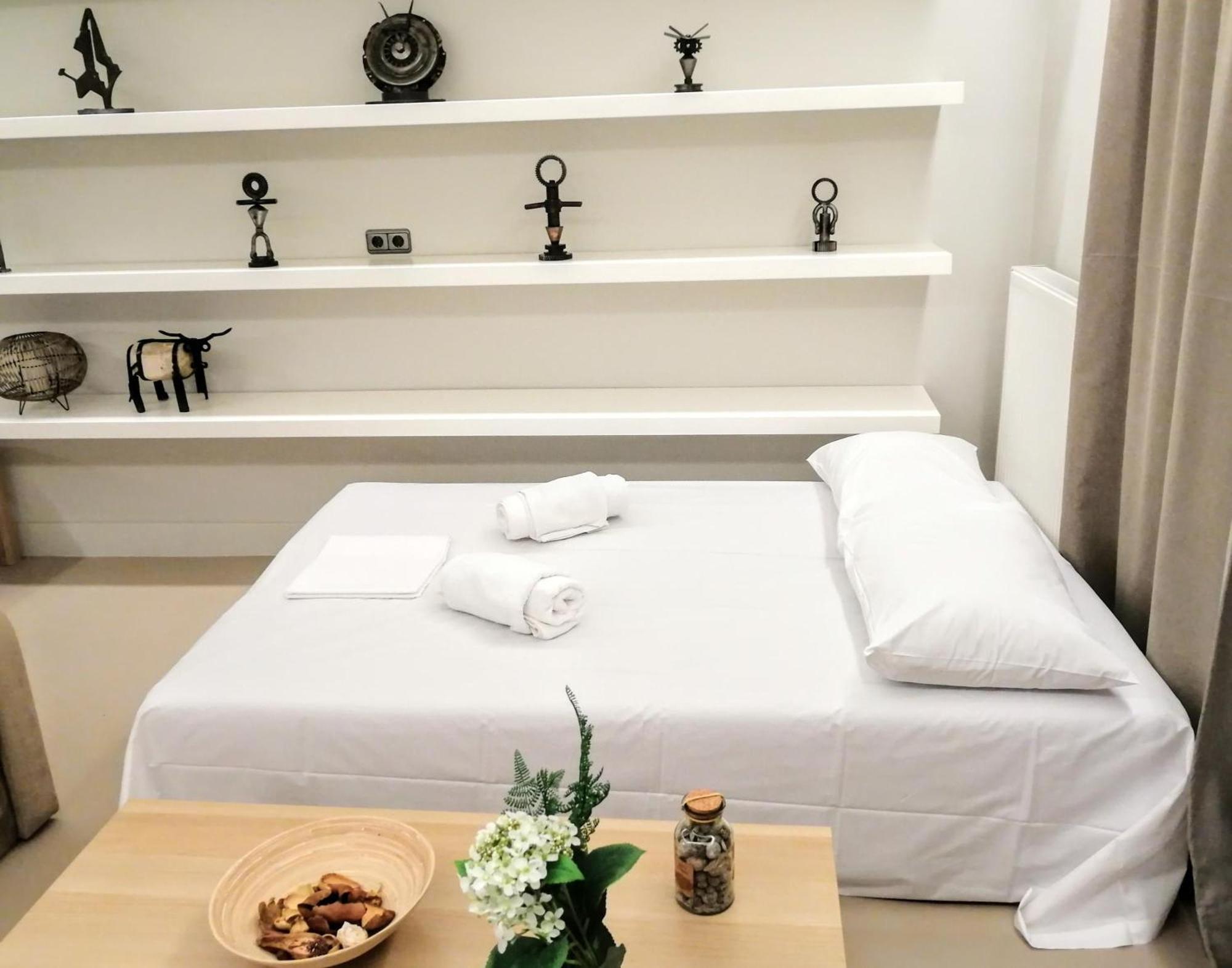 Luxurious Minimal Apartment In Acropolis Atene Esterno foto