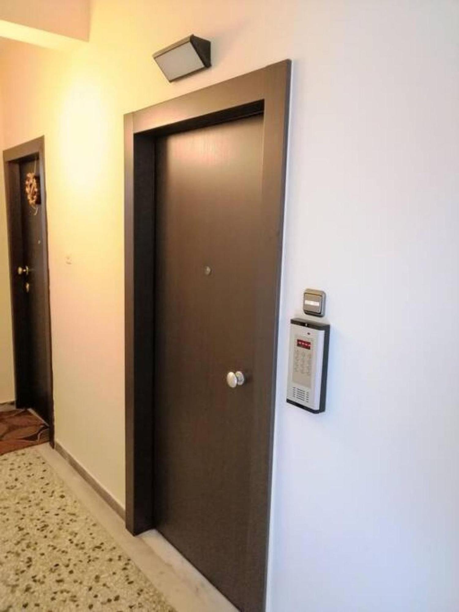 Luxurious Minimal Apartment In Acropolis Atene Esterno foto