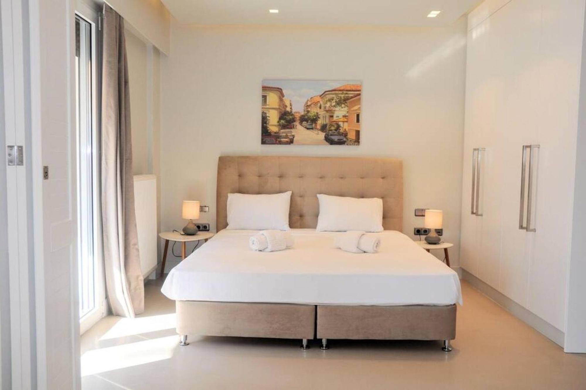 Luxurious Minimal Apartment In Acropolis Atene Esterno foto