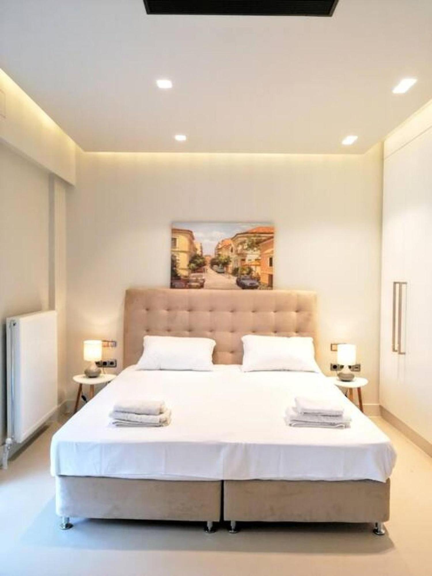 Luxurious Minimal Apartment In Acropolis Atene Esterno foto