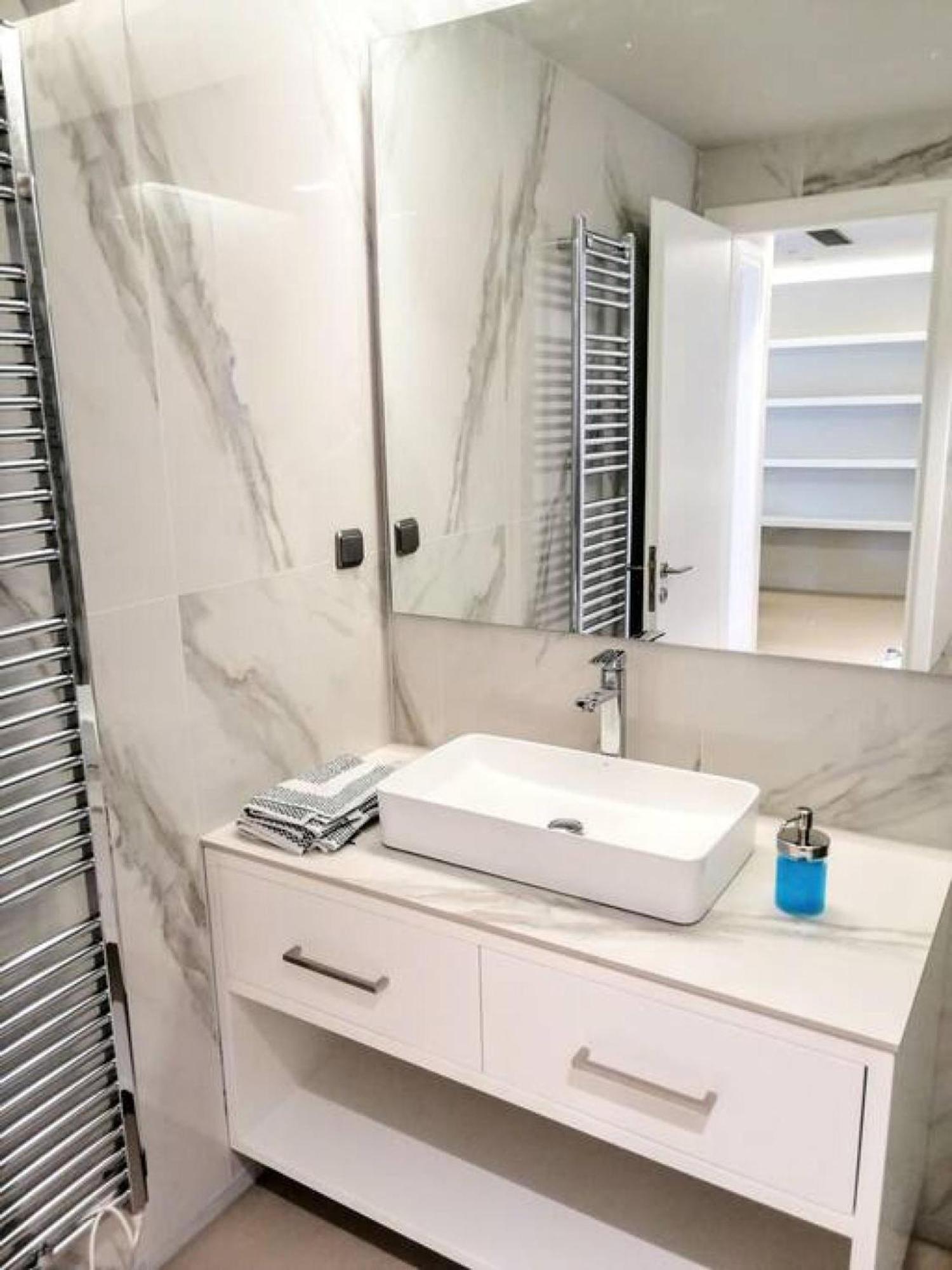 Luxurious Minimal Apartment In Acropolis Atene Esterno foto